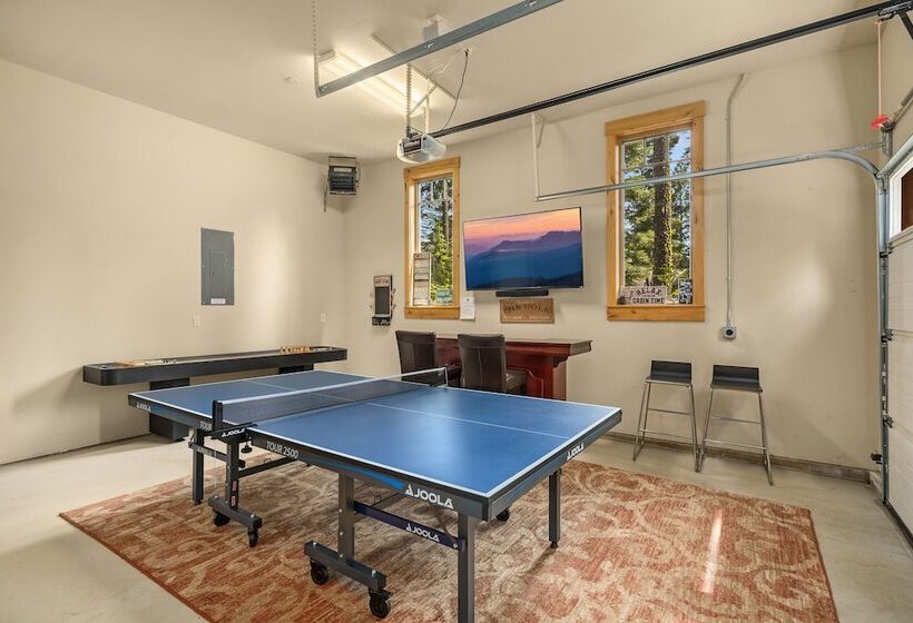 Hot Tub & Game Room: Home In Cle Elum