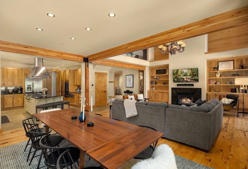 Hot Tub & Game Room: Home In Cle Elum