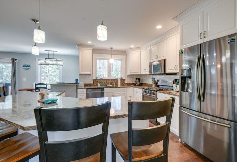 Stunning Wells Home W/ Fire Pit & Porch!