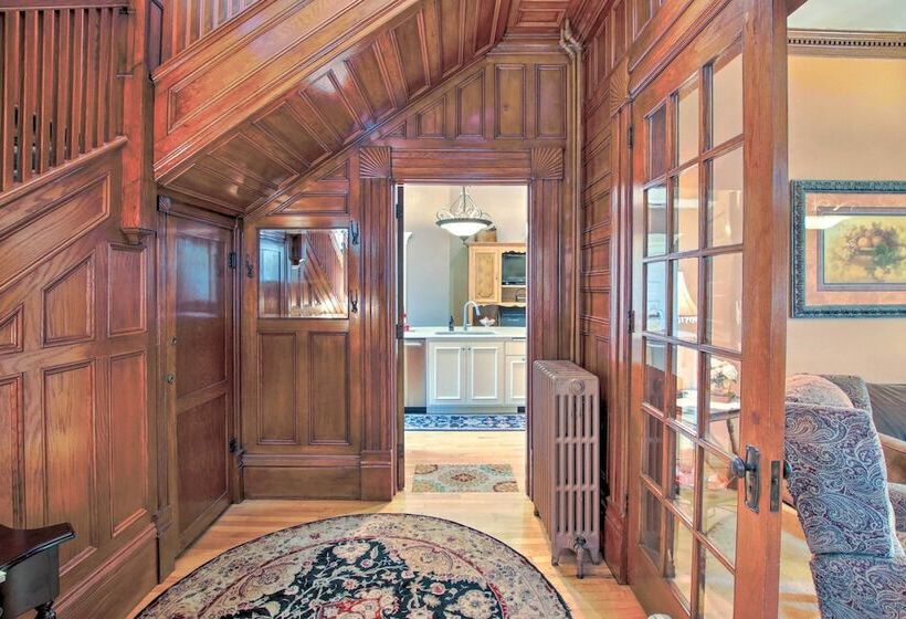 Dog Friendly Home W/ Balcony & Yard In Surgeon Bay