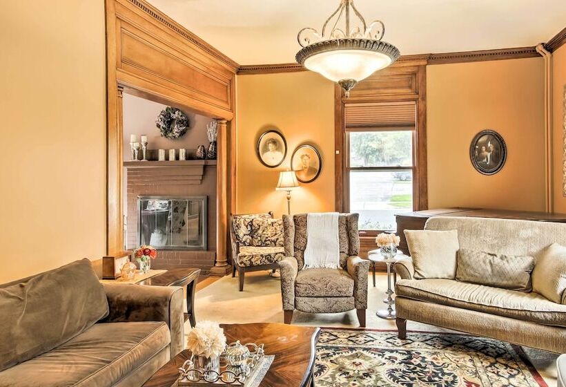 Dog Friendly Home W/ Balcony & Yard In Surgeon Bay