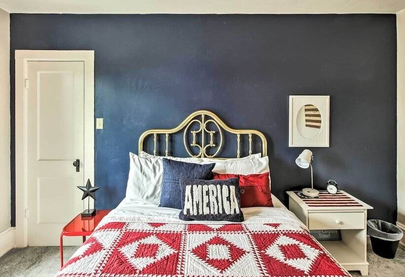 Dog Friendly Home W/ Balcony & Yard In Surgeon Bay