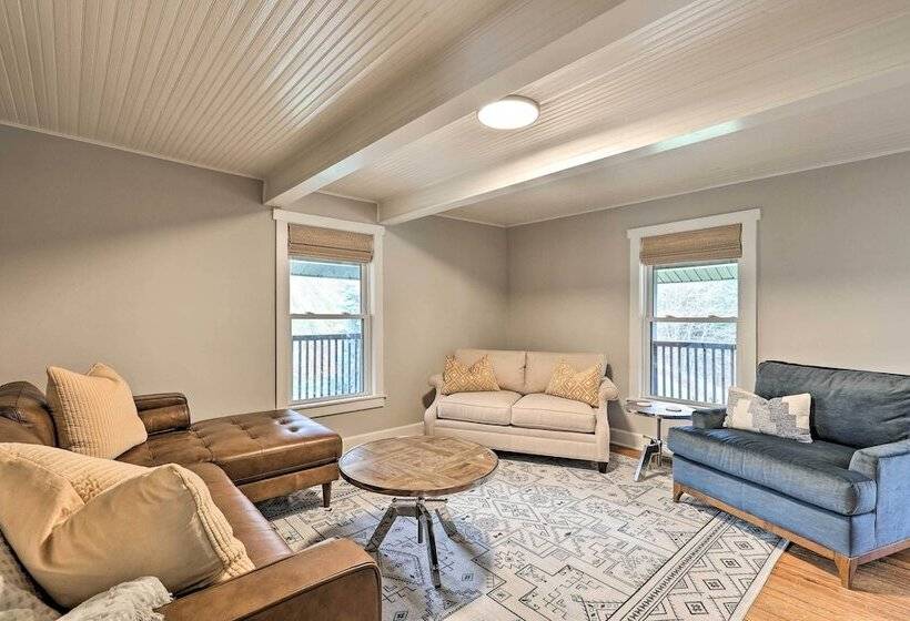 Stylish Vilas Hideaway: Hike, Ski & Explore!