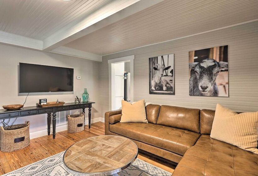 Stylish Vilas Hideaway: Hike, Ski & Explore!