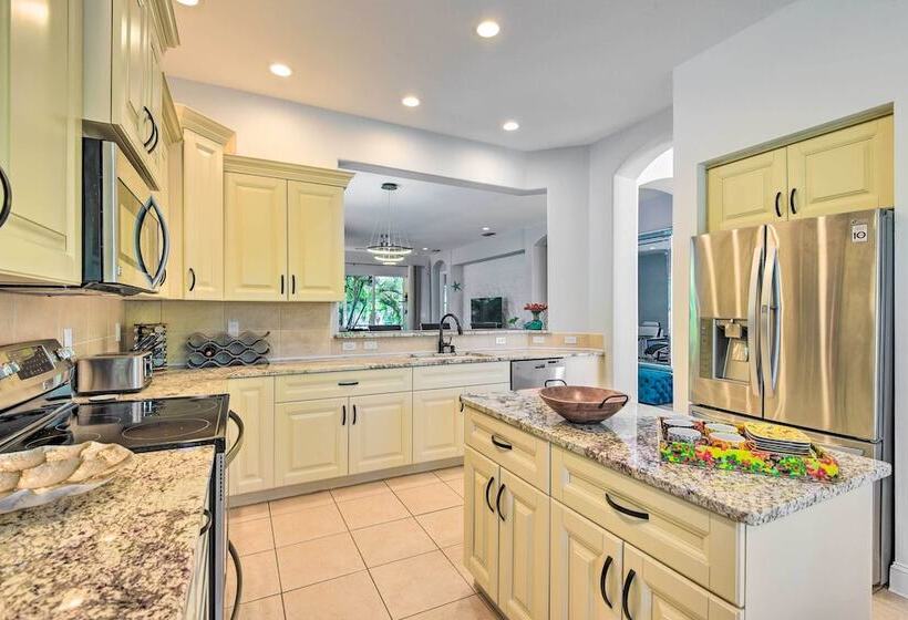 Sun Soaked Sarasota Oasis W/ Pool & Hot Tub!