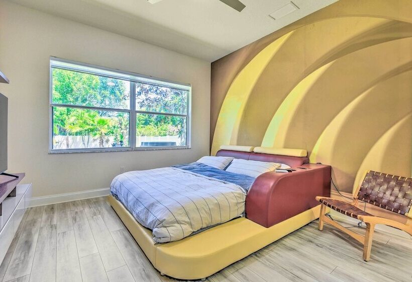 Sun Soaked Sarasota Oasis W/ Pool & Hot Tub!