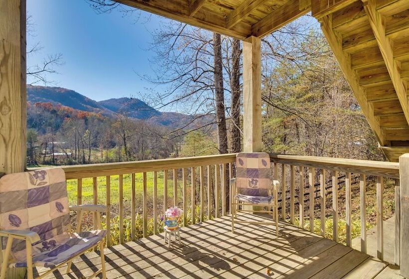 Peaceful Lake Lure Cabin W/ Fireplace!
