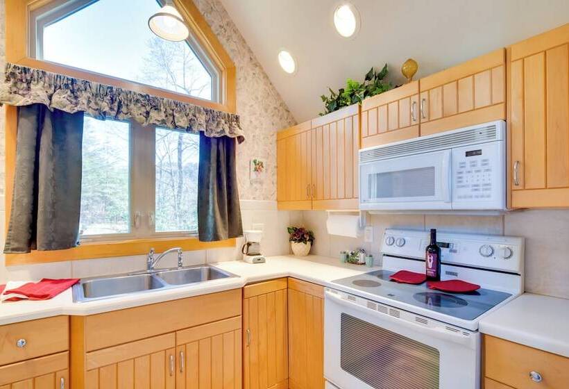 Peaceful Lake Lure Cabin W/ Fireplace!