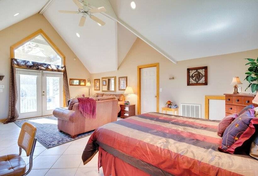 Peaceful Lake Lure Cabin W/ Fireplace!