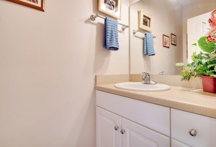 Peaceful Lake Lure Cabin W/ Fireplace!