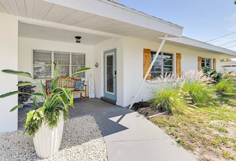 Sunny Sarasota Home W/ Pool Near Siesta Key Beach!