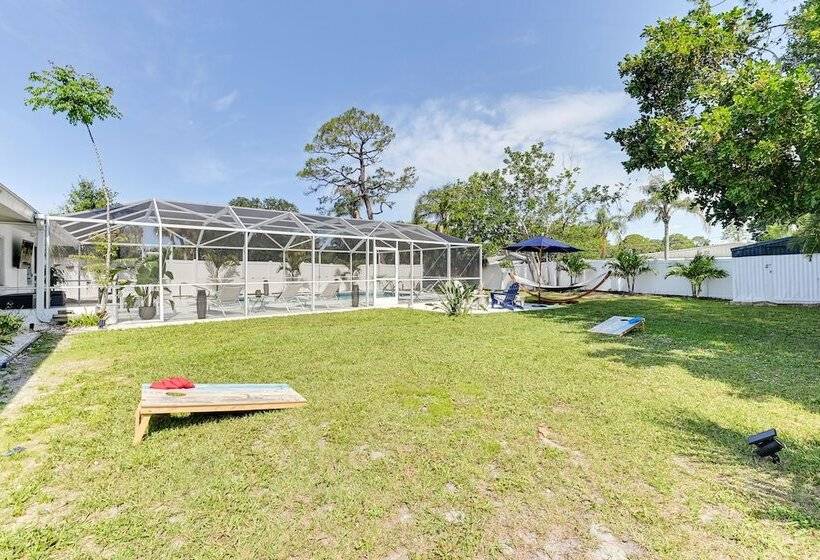 Sunny Sarasota Home W/ Pool Near Siesta Key Beach!