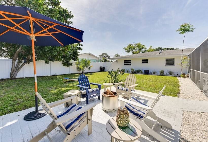 Sunny Sarasota Home W/ Pool Near Siesta Key Beach!