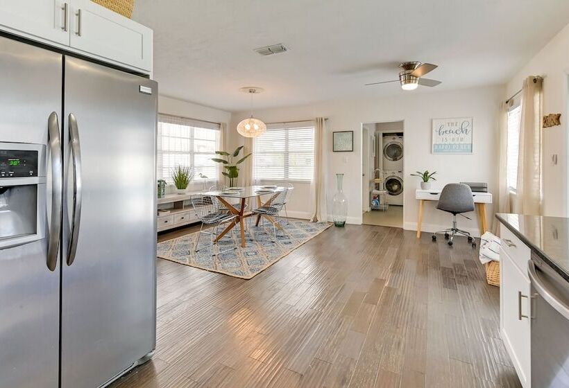 Sunny Sarasota Home W/ Pool Near Siesta Key Beach!