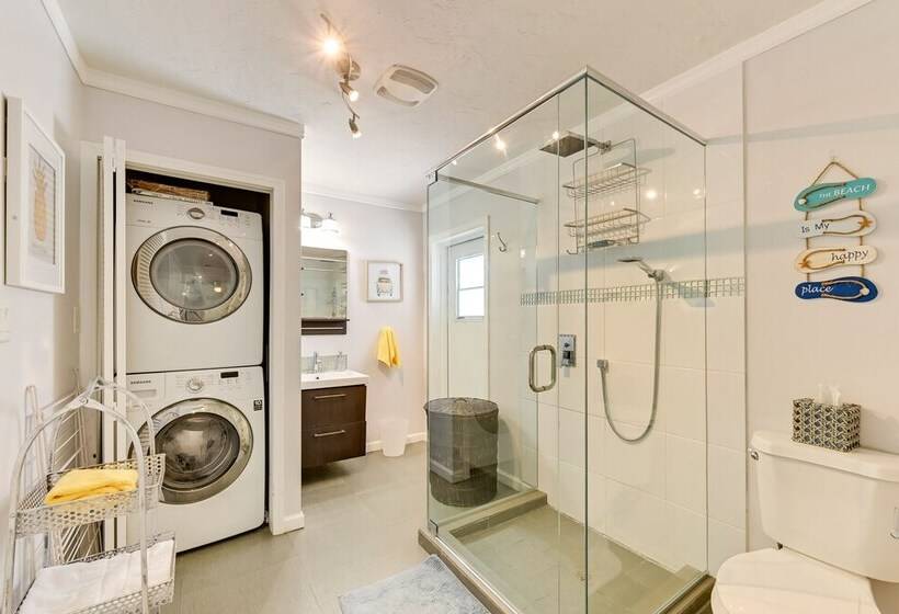 Sunny Sarasota Home W/ Pool Near Siesta Key Beach!