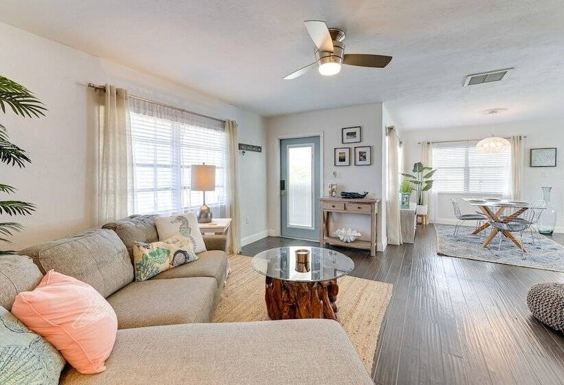 Sunny Sarasota Home W/ Pool Near Siesta Key Beach!