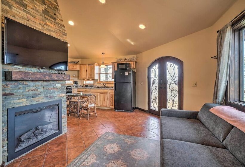 Sunset Bluff Treehouse : On Bull Shoals Lake!