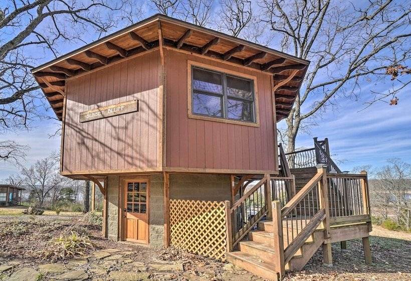Sunset Bluff Treehouse : On Bull Shoals Lake!