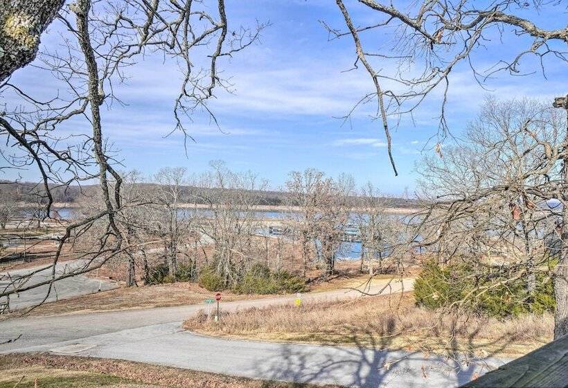 Sunset Bluff Treehouse : On Bull Shoals Lake!