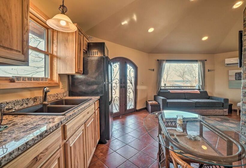 Sunset Bluff Treehouse : On Bull Shoals Lake!