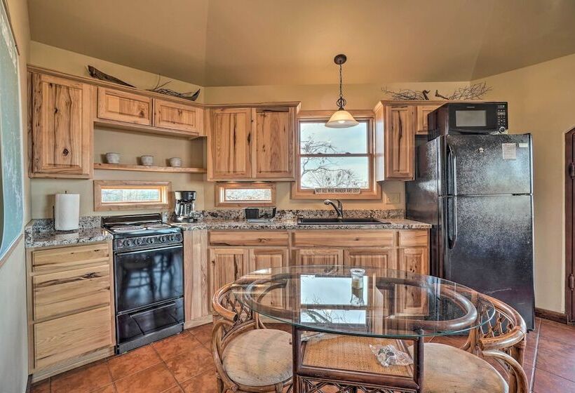 Sunset Bluff Treehouse : On Bull Shoals Lake!