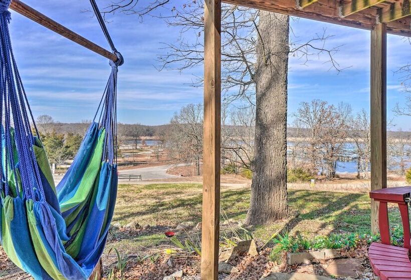 Sunset Bluff Treehouse : On Bull Shoals Lake!