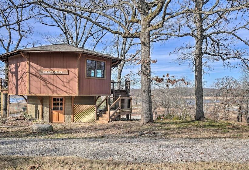 Sunset Bluff Treehouse : On Bull Shoals Lake!