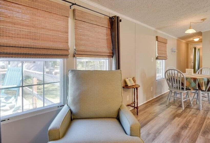 Supply Cottage W/ Deck < 2 Mi To The Beach!