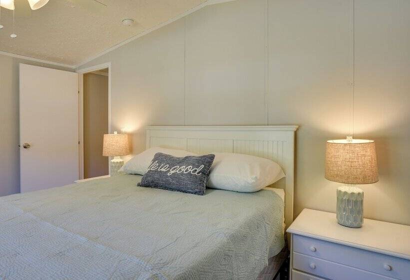 Supply Cottage W/ Deck < 2 Mi To The Beach!