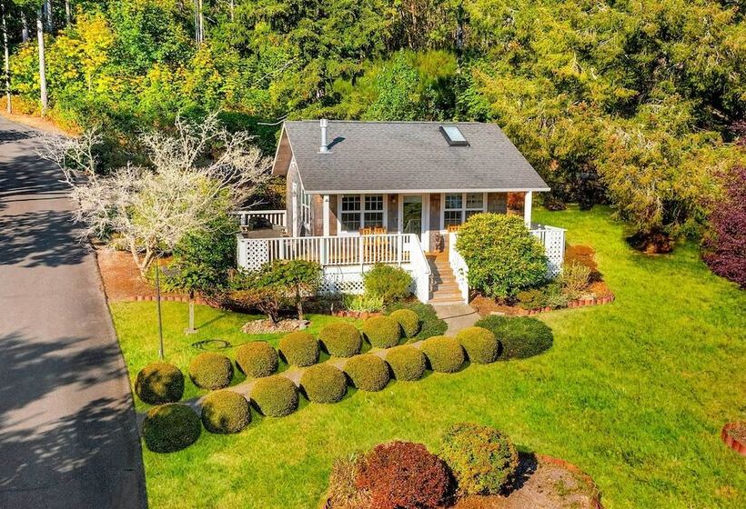 The Hammersley  Luxury Waterfront Estate!