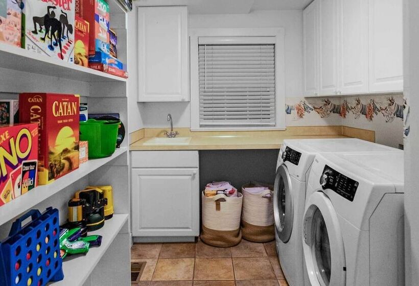 The Hammersley  Luxury Waterfront Estate!