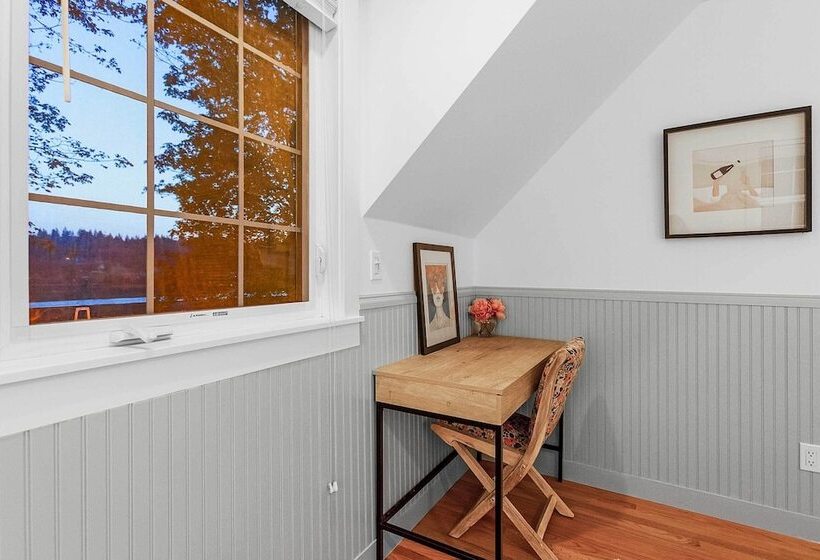 The Hammersley  Luxury Waterfront Estate!