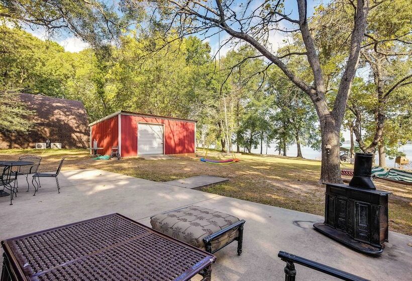 The Whacky Shack Family Cabin W/ Fire Pit!