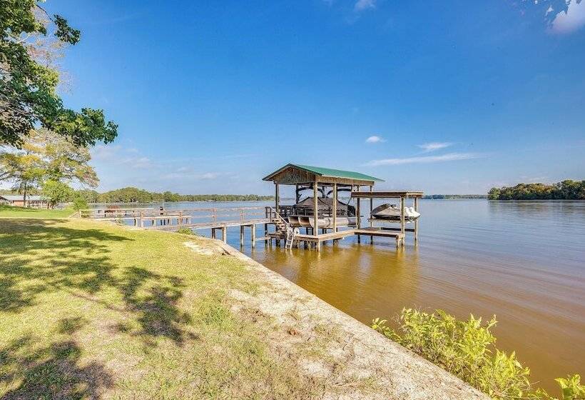 The Whacky Shack Family Cabin W/ Fire Pit!