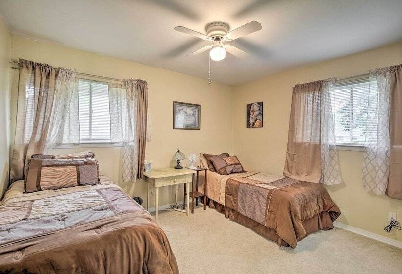 1 Mi To University Of Texas: Home In Richardson!