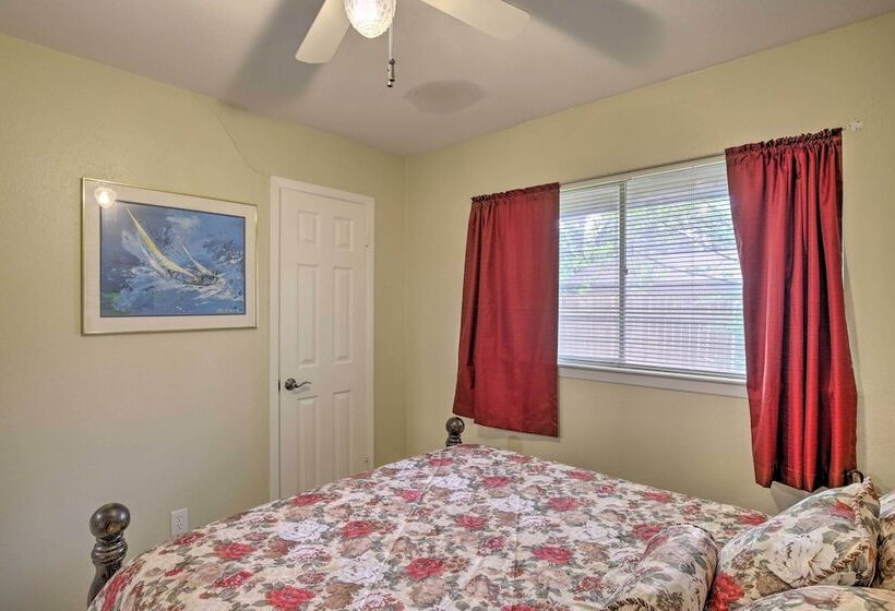 1 Mi To University Of Texas: Home In Richardson!