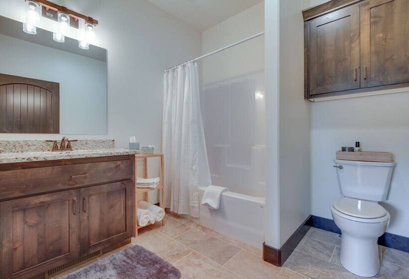 Tranquil Silverwood Estates < 1 Mile To River!