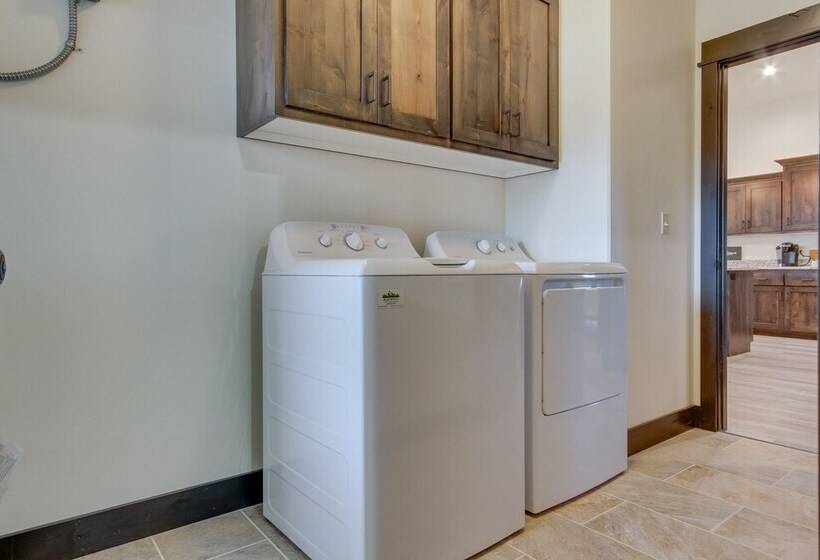 Tranquil Silverwood Estates < 1 Mile To River!