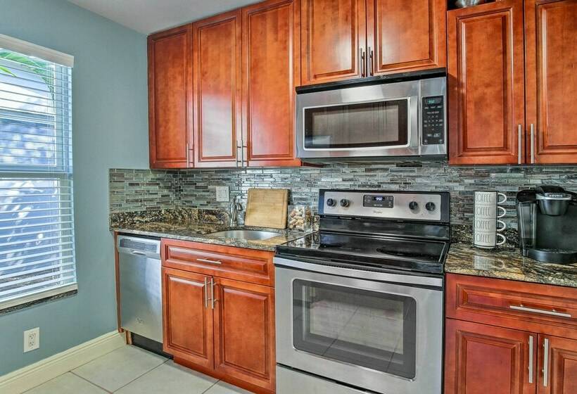 Tropical Fort Lauderdale Home: 3 Mi To Beach!