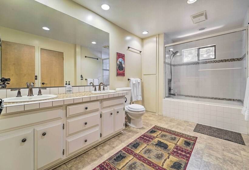 Near Lake: Cabin W/ Fire Pit & Grill In Truckee!