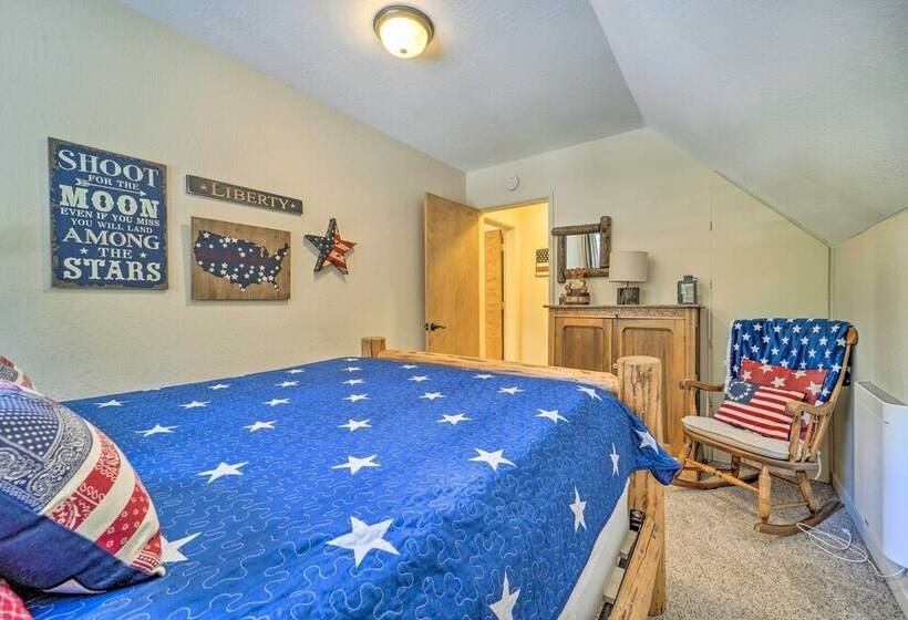 Near Lake: Cabin W/ Fire Pit & Grill In Truckee!