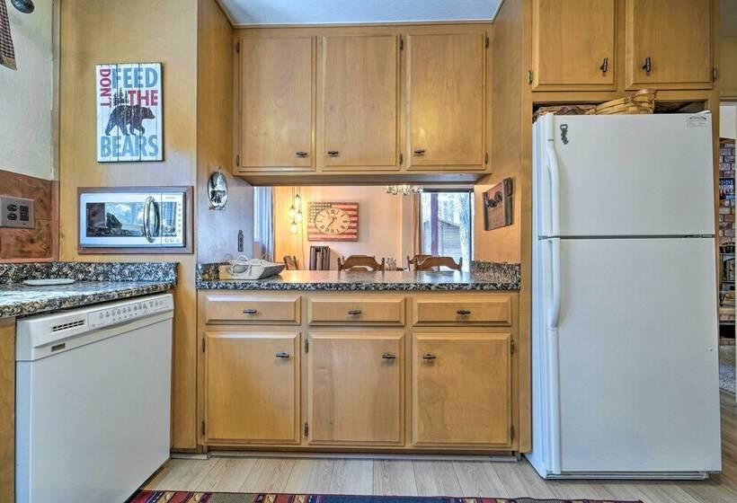 Near Lake: Cabin W/ Fire Pit & Grill In Truckee!