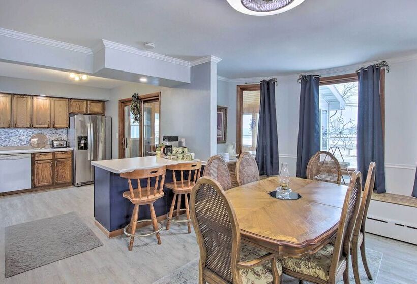 Two Rivers Thiede House   Walk To Lake Michigan!