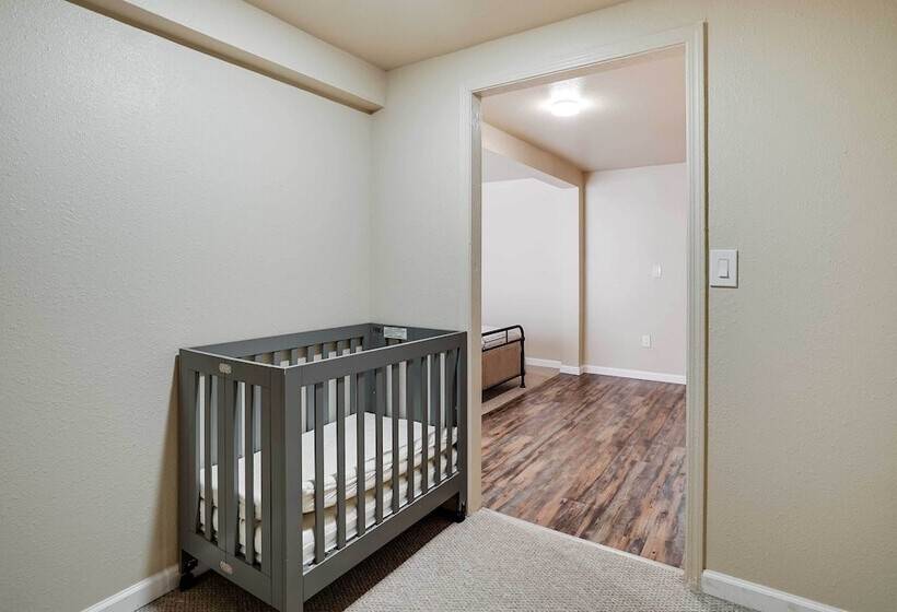 Unique Castro Valley House 30 Mi To San Fran!