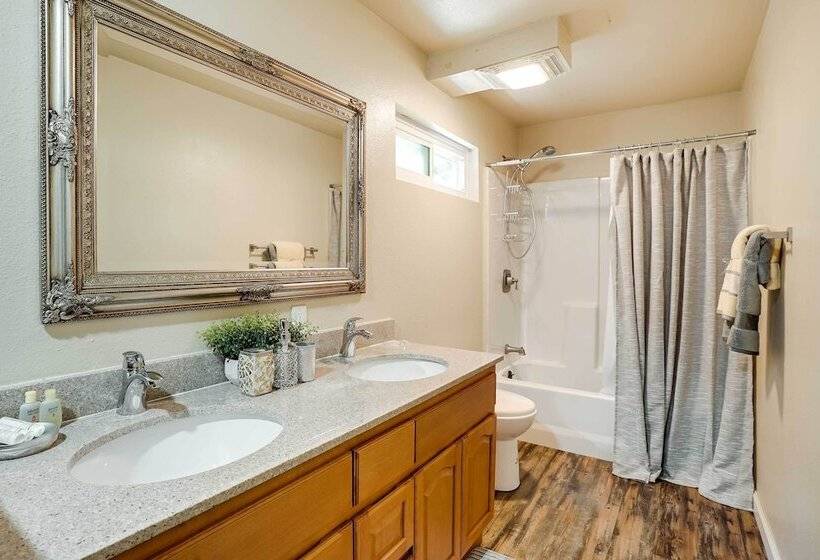 Unique Castro Valley House 30 Mi To San Fran!