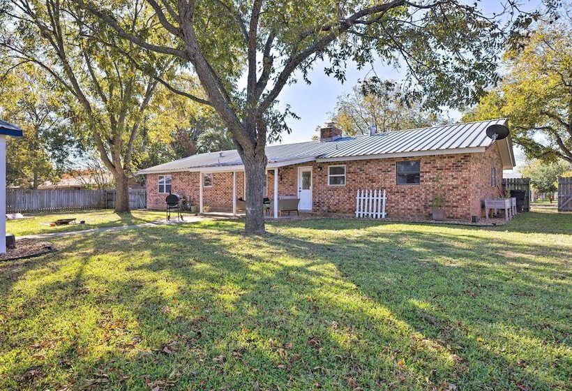 Updated  Blue Door Haus  ~ 1 Mi To Main St!