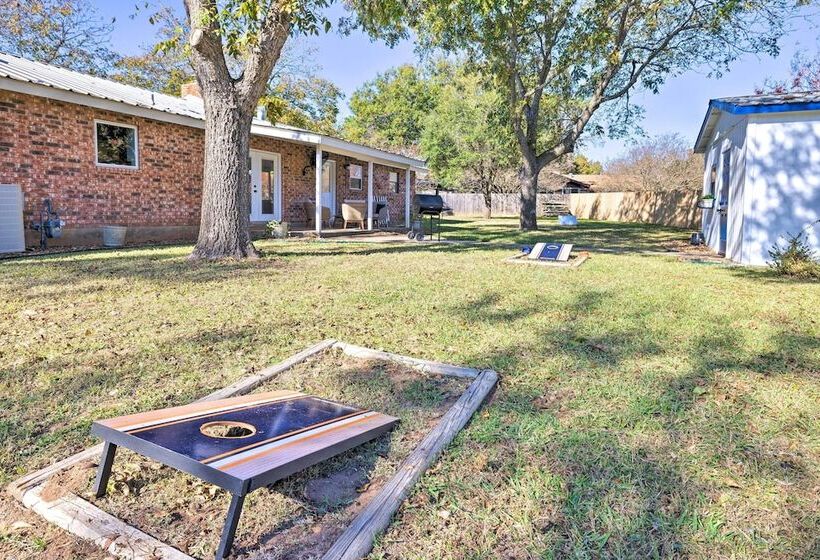 Updated  Blue Door Haus  ~ 1 Mi To Main St!