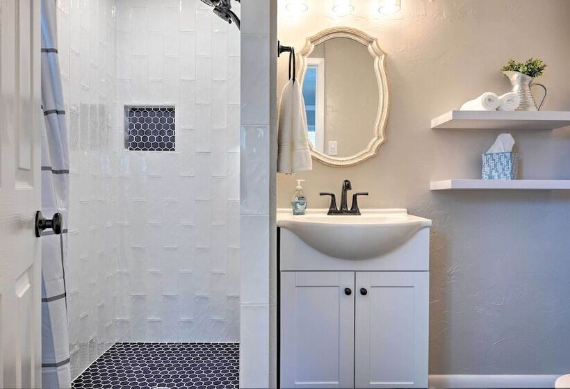 Updated  Blue Door Haus  ~ 1 Mi To Main St!