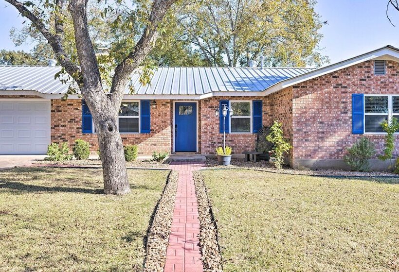 Updated  Blue Door Haus  ~ 1 Mi To Main St!