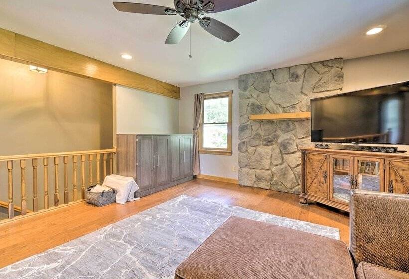 Updated Buckeye Lake Retreat W/ Game Room!